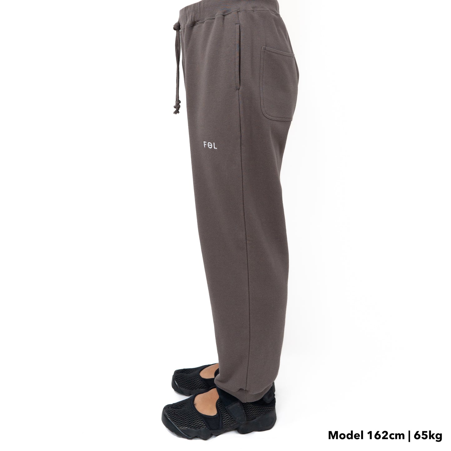 FOL-LOGO スウェットパンツ(裾リブ)  セサミグレー